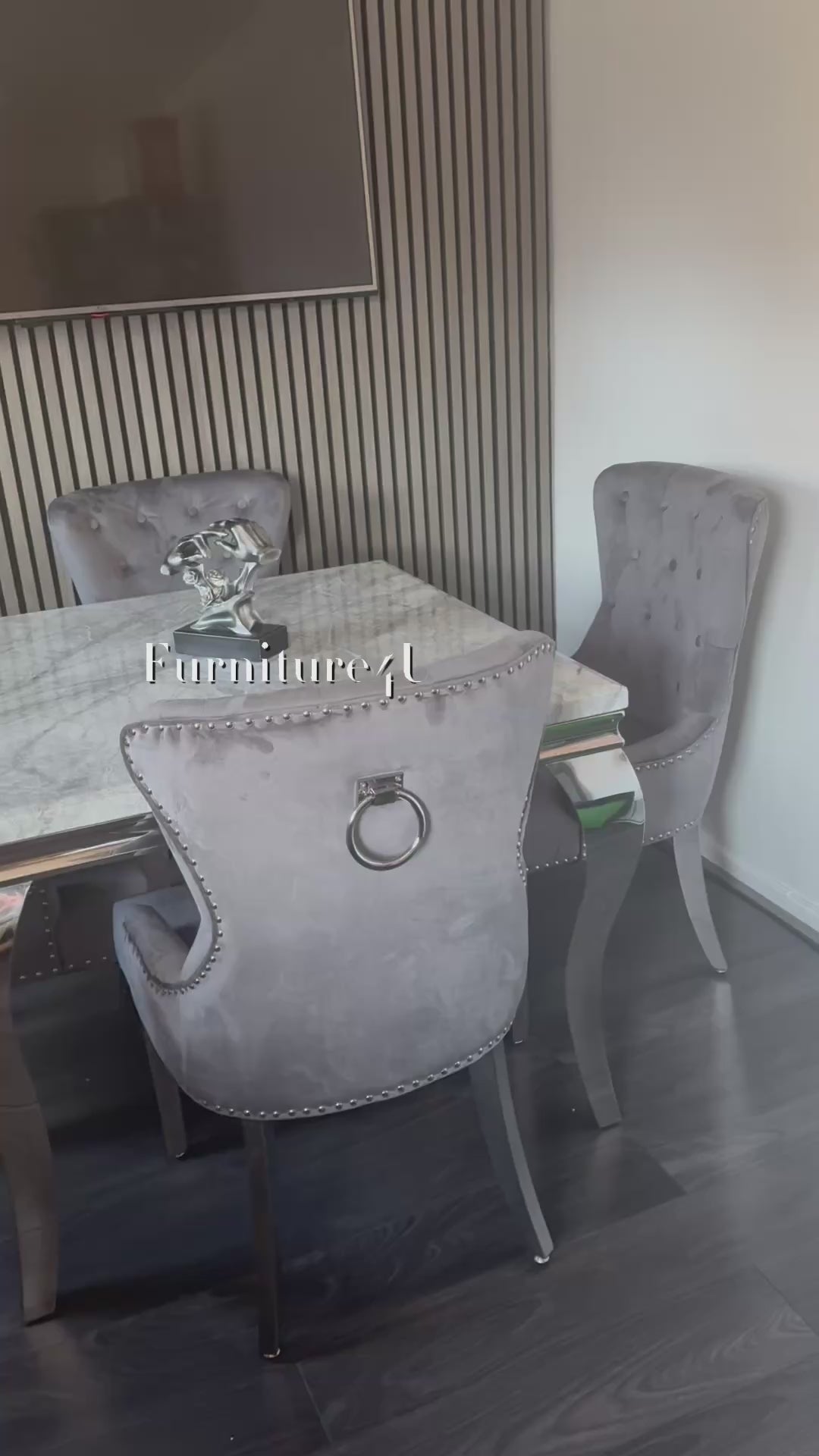 1.0 Louis  with 4 Chairs